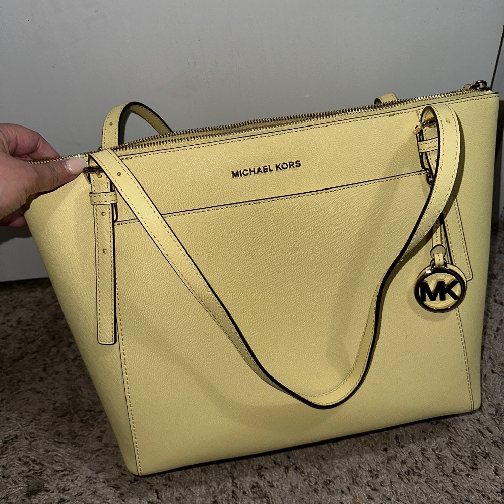 Michael Kors Voyager Large Saffiano Leather Tote Bag